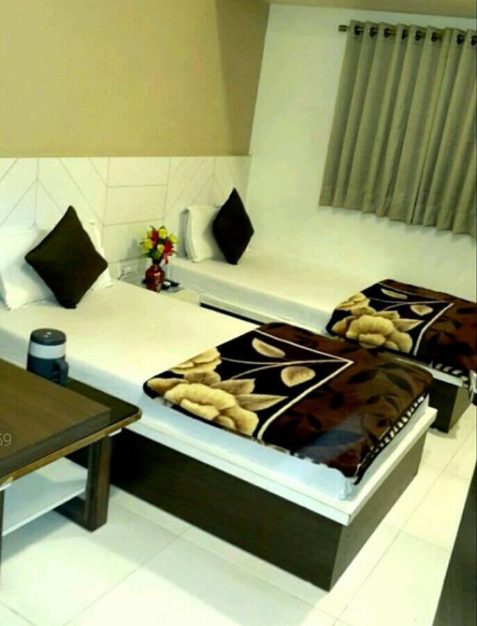Hotel Crystal Vadodara Exterior foto